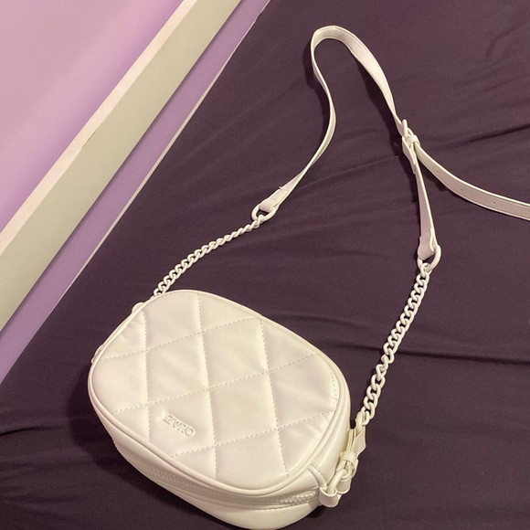 white shoulder bag - Picture 2 of 3